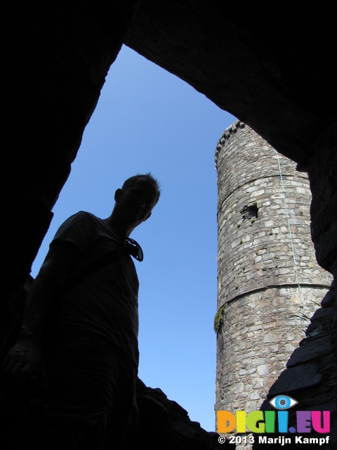 SX29144 Sillouete of Pepijn Harlech Castle